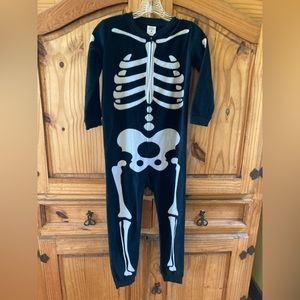 Kids Dan & Lily black white skeleton one piece pajamas size M
